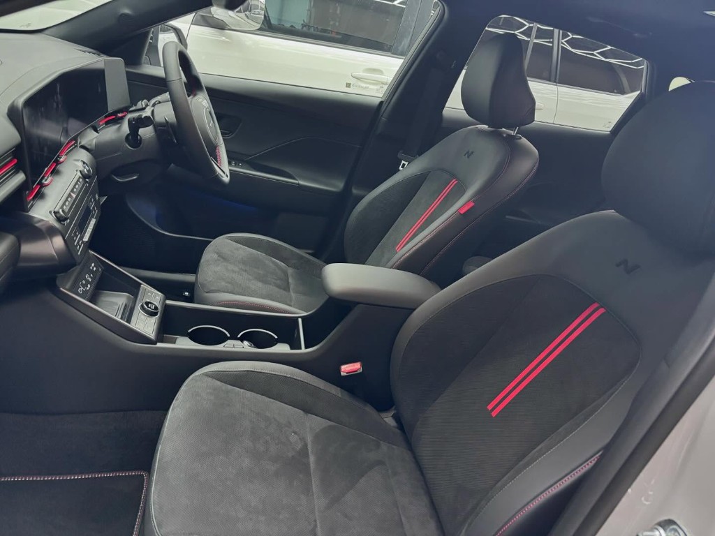 Hyundai Kona rear three-quarter ceramic gloss
