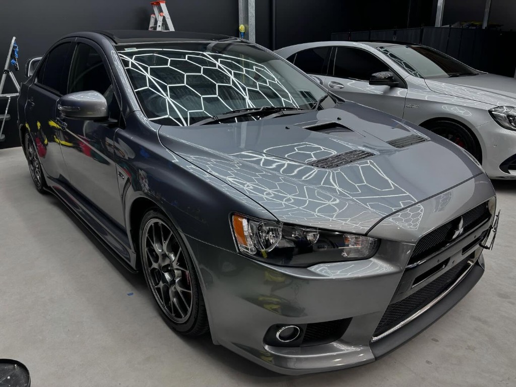Gloss paint reflection after ceramic application